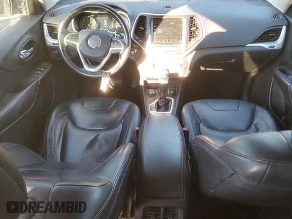 ✅ 2016 Jeep Cherokee Trailhawk • VIN: 1C4PJMBS8GW104373 • Lot: 92325795. Listed on Copart with 207,456 mi. Free auction sales archive from the USA and detailed vehicle history report at DreamBid. Image 8.