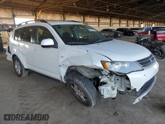 ✅ 2008 Mitsubishi Outlander ES • VIN: JA4LT21W88Z019089 • Lot: 44068105. Listed on Copart with 131,313 mi. Free auction sales archive from the USA and detailed vehicle history report at DreamBid. Image 4.