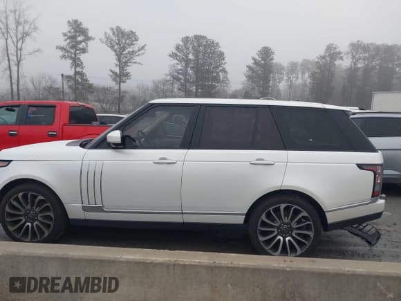✅ 2015 Land Rover Range Rover Autobiography • VIN: SALGV2TF4FA207689 • Lot: 43867747. Wystawiony na IAAI z przebiegiem 135 741 mil. Bezpłatny archiwum sprzedaży aukcyjnych z USA i szczegółowy raport historii pojazdu na DreamBid. Zdjęcie 14.