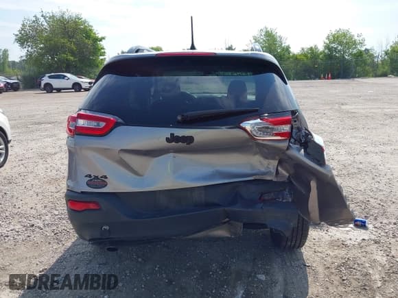 ✅ 2017 Jeep Cherokee Sport • VIN: 1C4PJMAB2HW587863 • Lot: 42463642. Listed on IAAI with 107,108 mi. Free auction sales archive from the USA and detailed vehicle history report at DreamBid. Image 16.