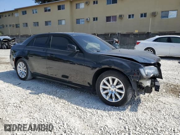 ✅ 2017 Chrysler 300 S Alloy Edition • VIN: 2C3CCABT6HH612734 • Lot: 50622495. Listed on Copart with 75,688 mi. Free auction sales archive from the USA and detailed vehicle history report at DreamBid. Image 4.