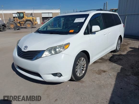 ✅ 2012 Toyota Sienna XLE • VIN: 5TDYK3DC7CS261727 • Lot: 43698789. Listed on IAAI with 242,518 mi. Free auction sales archive from the USA and detailed vehicle history report at DreamBid. Image 2.