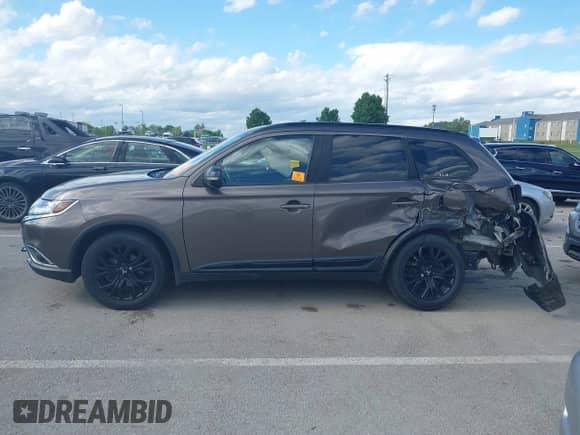 2018 Mitsubishi Outlander ES z VIN JA4AZ3A38JZ024106, wystawiony jako IAAI lot #42309107 z przebiegiem 113 504 mil mil oraz . Historia ofert i sprzedaży dostępna na DreamBid. Obrazek 14.