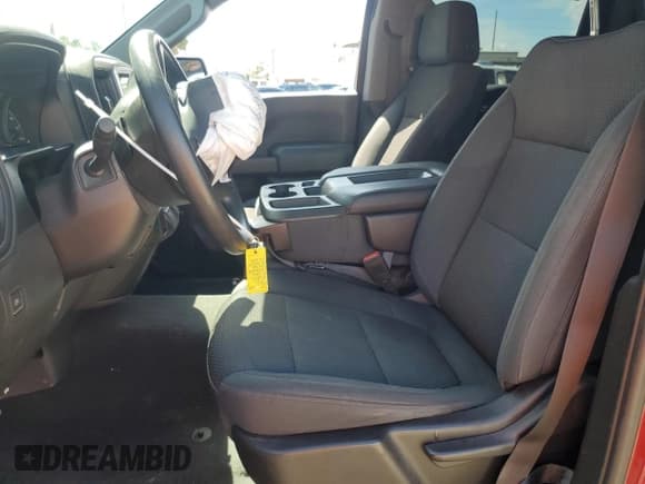 ✅ 2019 Chevrolet Silverado 1500 Custom • VIN: 3GCPWBEHXKG173028 • Lot: 69227704. Wystawiony na Copart z przebiegiem 55 288 mil. Bezpłatny archiwum sprzedaży aukcyjnych z USA i szczegółowy raport historii pojazdu na DreamBid. Zdjęcie 7.