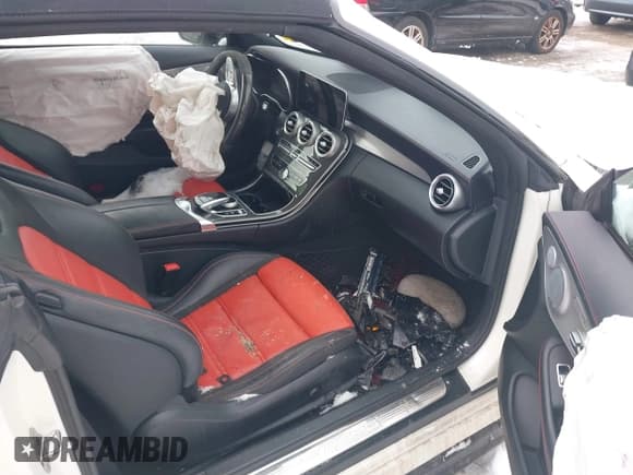 ✅ 2019 Mercedes-Benz C 63 S AMG • VIN: WDDWK8HB6KF926434 • Lot: 41521120. Listed on IAAI with 87,095 mi. Free auction sales archive from the USA and detailed vehicle history report at DreamBid. Image 5.