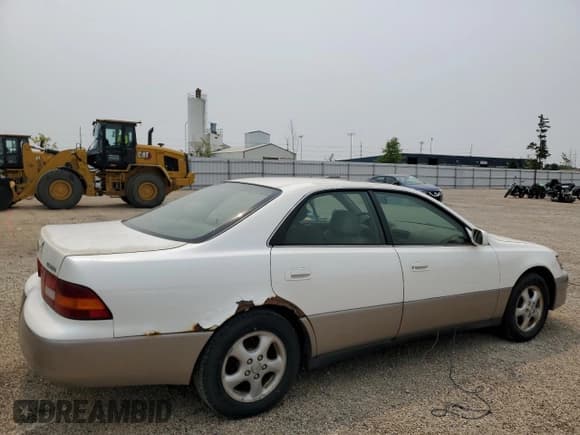 ✅ 1997 Lexus ES 300 • VIN: JT8BF22G2V0026845 • Lot: 58673685. Listed on Copart with 181,152 mi. Free auction sales archive from the USA and detailed vehicle history report at DreamBid. Image 3.