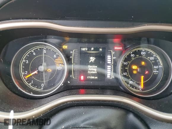 ✅ 2016 Jeep Cherokee Latitude • VIN: 1C4PJLCB3GW165008 • Лот: 89551095. Опубликован ранее на Copart с пробегом 171 066 миль. Бесплатный доступ к архиву аукционных продаж из США и подробный отчёт об истории автомобиля на DreamBid. Изображение 9.