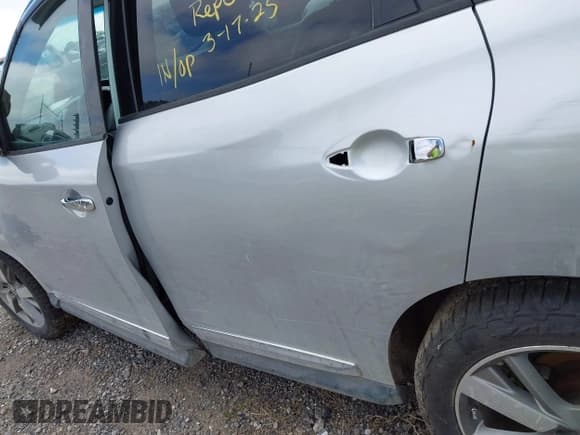 ✅ 2016 Nissan Pathfinder Platinum • VIN: 5N1AR2MM4GC657696 • Lot: 42832227. Listed on IAAI with 97,172 mi. Free auction sales archive from the USA and detailed vehicle history report at DreamBid. Image 17.