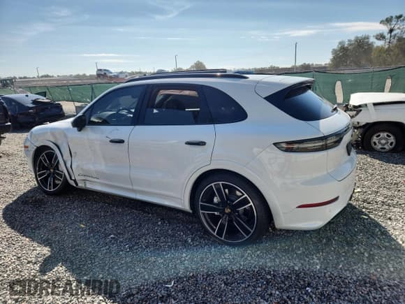 ✅ 2022 Porsche Cayenne Turbo • VIN: WP1AF2AY6NDA44506 • Lot: 89434565. Wystawiony na Copart z przebiegiem 22 877 mil. Bezpłatny archiwum sprzedaży aukcyjnych z USA i szczegółowy raport historii pojazdu na DreamBid. Zdjęcie 2.