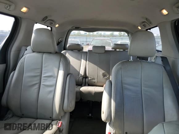 ✅ 2012 Toyota Sienna XLE • VIN: 5TDDK3DCXCS048981 • Лот: 82549645. Опубликован ранее на Copart с пробегом 250 212 миль. Бесплатный доступ к архиву аукционных продаж из США и подробный отчёт об истории автомобиля на DreamBid. Изображение 10.