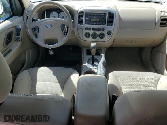 ✅ 2005 Ford Escape XLT • VIN: 1FMYU93175KA87886 • Lot: 84992475. Listed on Copart with 98,041 mi. Free auction sales archive from the USA and detailed vehicle history report at DreamBid. Image 8.