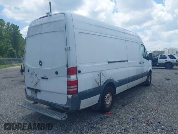 ✅ 2011 Mercedes-Benz Sprinter Cargo • VIN: WD3PE8CB4B5592594 • Лот: 42768227. Опубликован ранее на IAAI с пробегом 515 362 миль. Бесплатный доступ к архиву аукционных продаж из США и подробный отчёт об истории автомобиля на DreamBid. Изображение 4.