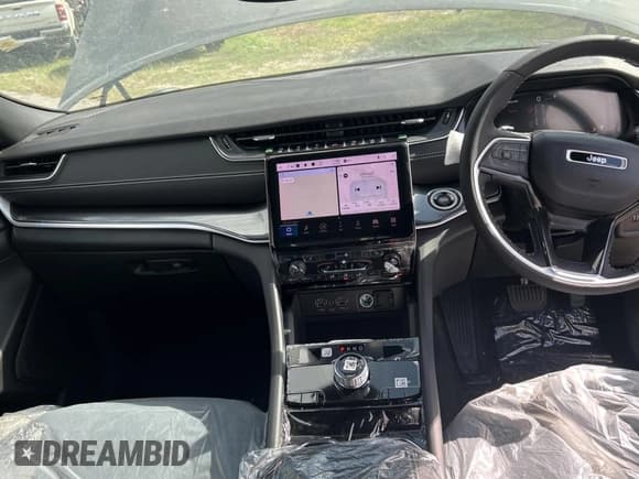 ✅ 2023 Jeep Grand Cherokee • VIN: 1C4RJHJG1P8723897 • Lot: 67526405. Listed on Copart with 8 mi. Free auction sales archive from the USA and detailed vehicle history report at DreamBid. Image 9.