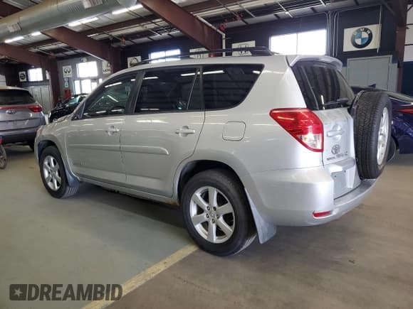 ✅ 2007 Toyota RAV4 Limited • VIN: JTMBK31V275028099 • Lot: 55432405. Wystawiony na Copart z przebiegiem 180 772 mil. Bezpłatny archiwum sprzedaży aukcyjnych z USA i szczegółowy raport historii pojazdu na DreamBid. Zdjęcie 2.