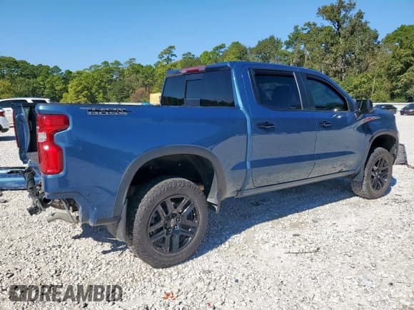 ✅ 2024 Chevrolet Silverado 1500 LT Trail Boss • VIN: 3GCUDFED0RG221448 • Lot: 90866555. Wystawiony na Copart z przebiegiem 61 877 mil. Bezpłatny archiwum sprzedaży aukcyjnych z USA i szczegółowy raport historii pojazdu na DreamBid. Zdjęcie 3.