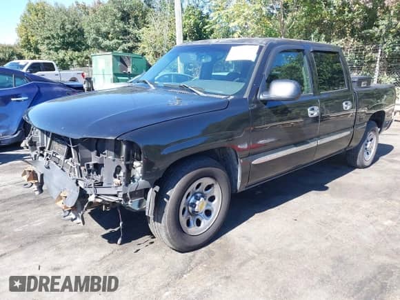 2006 GMC Sierra 1500 SL with VIN 2GTEC13V861309156, listed as a IAAI auction lot 43449620 with 176,622 mi miles and . Bid and sale history available at DreamBid. Image 2.