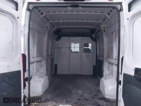 ✅ 2014 Ram ProMaster Cargo • VIN: 3C6TRVCG7EE121624 • Lot: 42147487. Wystawiony na IAAI z przebiegiem 229 597 mil. Bezpłatny archiwum sprzedaży aukcyjnych z USA i szczegółowy raport historii pojazdu na DreamBid. Zdjęcie 8.