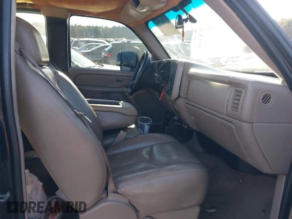 ✅ 2005 Chevrolet Silverado 2500HD LS • VIN: 1GCHK29U05E326924 • Лот: 43746774. Опубликован ранее на IAAI с пробегом 212 811 миль. Бесплатный доступ к архиву аукционных продаж из США и подробный отчёт об истории автомобиля на DreamBid. Изображение 5.