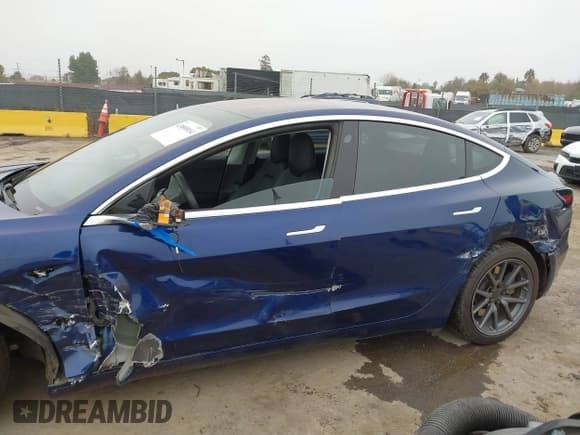 ✅ 2018 Tesla Model 3 Long Range Battery • VIN: 5YJ3E1EAXJF034200 • Lot: 43890914. Wystawiony na IAAI z przebiegiem 67 702 mil. Bezpłatny archiwum sprzedaży aukcyjnych z USA i szczegółowy raport historii pojazdu na DreamBid. Zdjęcie 6.