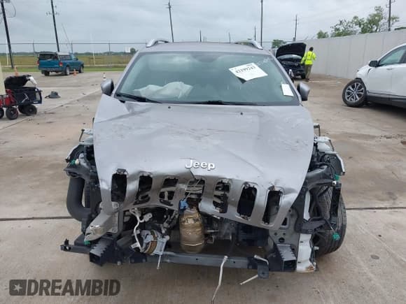 ✅ 2018 Jeep Cherokee Latitude • VIN: 1C4PJLCX7JD558850 • Lot: 42199243. Listed on IAAI with 109,780 mi. Free auction sales archive from the USA and detailed vehicle history report at DreamBid. Image 11.