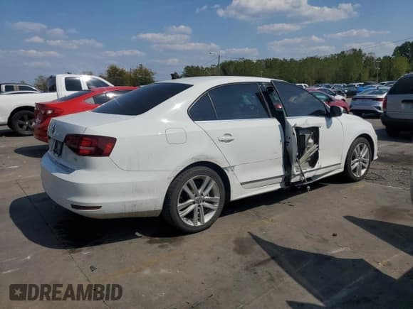 ✅ 2017 Volkswagen Jetta SEL • VIN: 3VWL17AJ5HM297136 • Lot: 81033125. Listed on Copart with 90,695 mi. Free auction sales archive from the USA and detailed vehicle history report at DreamBid. Image 3.