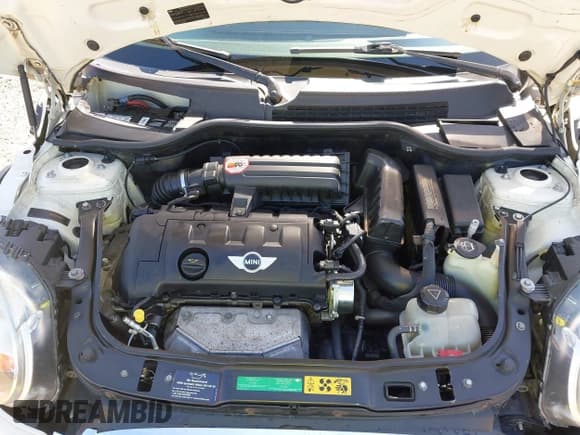 ✅ 2010 MINI Convertible • VIN: WMWMR3C56ATZ18980 • Lot: 43419922. Wystawiony na IAAI z przebiegiem 110 258 mil. Bezpłatny archiwum sprzedaży aukcyjnych z USA i szczegółowy raport historii pojazdu na DreamBid. Zdjęcie 10.