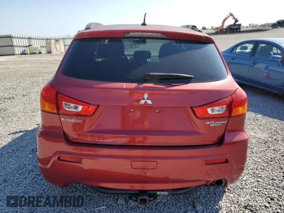 2011 Mitsubishi Outlander SE с VIN JA4AP4AUXBZ012898, выставлен на аукционе Copart как лот 86888155 с пробегом 124 779 миль миль и Списание • Salvage title. История ставок и продаж доступна на DreamBid. Изображение 6.