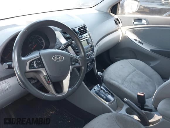 ✅ 2015 Hyundai Accent Sport • VIN: KMHCU5AE7FU200542 • Lot: 42542520. Wystawiony na IAAI z przebiegiem 132 179 mil. Bezpłatny archiwum sprzedaży aukcyjnych z USA i szczegółowy raport historii pojazdu na DreamBid. Zdjęcie 5.