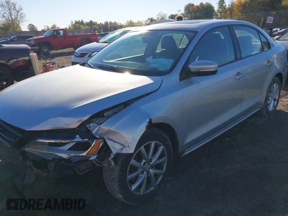 ✅ 2011 Volkswagen Jetta SE • VIN: 3VWDZ7AJ7BM338130 • Lot: 43453004. Wystawiony na IAAI z przebiegiem 53 084 mil. Bezpłatny archiwum sprzedaży aukcyjnych z USA i szczegółowy raport historii pojazdu na DreamBid. Zdjęcie 17.