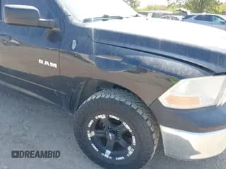 ✅ 2010 Dodge 1500 ST • VIN: 1D7RB1GK3AS248270 • Lot: 41867765. Wystawiony na IAAI z przebiegiem 133 542 mil. Bezpłatny archiwum sprzedaży aukcyjnych z USA i szczegółowy raport historii pojazdu na DreamBid. Zdjęcie 6.