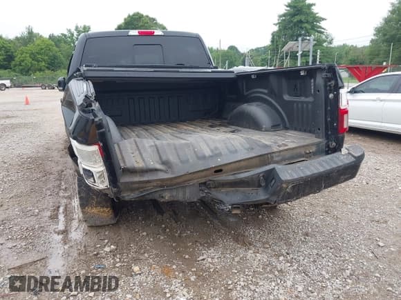 ✅ 2020 Ford F-150 XL • VIN: 1FTFW1E45LFB49144 • Lot: 42557287. Wystawiony na IAAI z przebiegiem 69 044 mil. Bezpłatny archiwum sprzedaży aukcyjnych z USA i szczegółowy raport historii pojazdu na DreamBid. Zdjęcie 6.