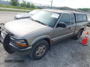 ✅ 2001 Chevrolet S-10 LS • VIN: 1GCDT19W418117962 • Лот: 42649238. Опубликован ранее на IAAI с пробегом 145 367 миль. Бесплатный доступ к архиву аукционных продаж из США и подробный отчёт об истории автомобиля на DreamBid. Изображение 2.