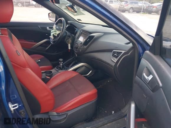 ✅ 2016 Hyundai Veloster Turbo • VIN: KMHTC6AE2GU275272 • Lot: 43344485. Wystawiony na IAAI z przebiegiem 99 825 mil. Bezpłatny archiwum sprzedaży aukcyjnych z USA i szczegółowy raport historii pojazdu na DreamBid. Zdjęcie 5.