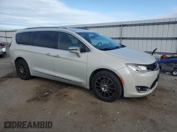 ✅ 2019 Chrysler Pacifica Limited • VIN: 2C4RC1GG9KR715598 • Лот: 92651415. Опубликован ранее на Copart с пробегом 89 471 миль. Бесплатный доступ к архиву аукционных продаж из США и подробный отчёт об истории автомобиля на DreamBid. Изображение 4.