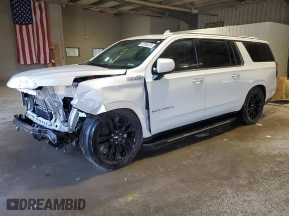 ✅ 2023 Chevrolet Suburban High Country • VIN: 1GNSKGKT3PR482608 • Lot: 62395875. Wystawiony na Copart z przebiegiem 14 382 mil. Bezpłatny archiwum sprzedaży aukcyjnych z USA i szczegółowy raport historii pojazdu na DreamBid. Zdjęcie 1.