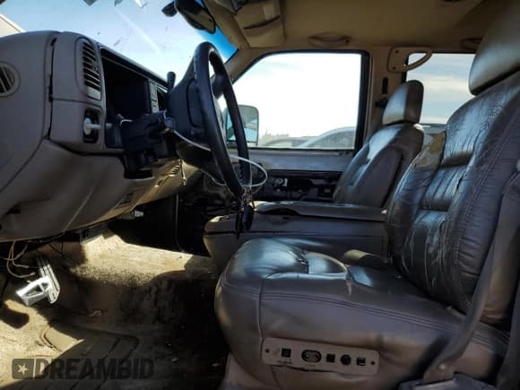 ✅ 1999 Chevrolet Suburban • VIN: 3GNFK16R2XG167053 • Lot: 90017845. Listed on Copart with 315,876 mi. Free auction sales archive from the USA and detailed vehicle history report at DreamBid. Image 7.