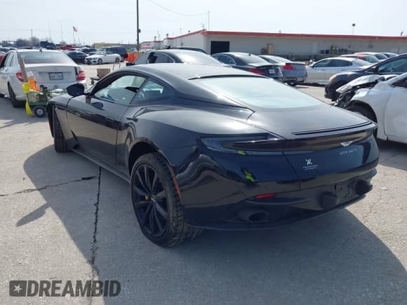 ✅ 2018 Aston Martin DB11 • VIN: SCFRMFAV5JGL04914 • Lot: 41538145. Wystawiony na IAAI z przebiegiem 40 703 mil. Bezpłatny archiwum sprzedaży aukcyjnych z USA i szczegółowy raport historii pojazdu na DreamBid. Zdjęcie 3.