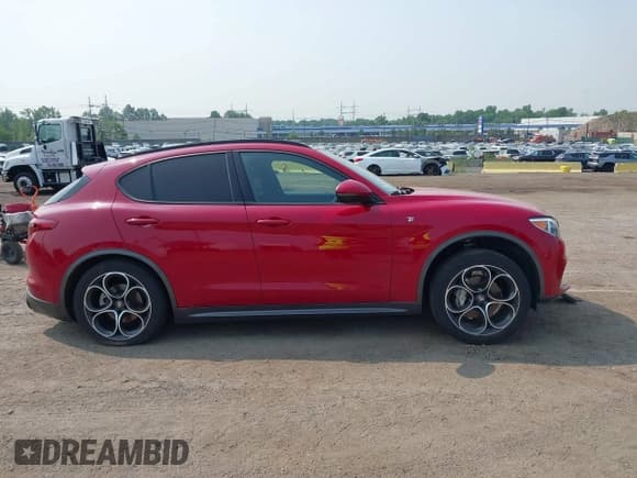 ✅ 2022 Alfa Romeo Stelvio Ti • VIN: ZASPAKBN5N7D32683 • Lot: 42444064. Listed on IAAI with 39,408 mi. Free auction sales archive from the USA and detailed vehicle history report at DreamBid. Image 13.