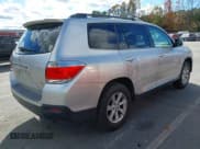 ✅ 2011 Toyota Highlander • VIN: 5TDBK3EH0BS080693 • Lot: 43591558. Wystawiony na IAAI z przebiegiem 128 076 mil. Bezpłatny archiwum sprzedaży aukcyjnych z USA i szczegółowy raport historii pojazdu na DreamBid. Zdjęcie 4.