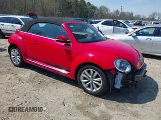 ✅ 2015 Volkswagen Beetle • VIN: 3VW5A7AT8FM817899 • Lot: 41908409. Wystawiony na IAAI z przebiegiem 134 420 mil. Bezpłatny archiwum sprzedaży aukcyjnych z USA i szczegółowy raport historii pojazdu na DreamBid. Zdjęcie 1.
