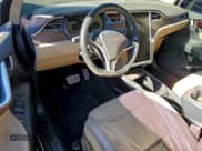 ✅ 2017 Tesla Model X P100D • VIN: 5YJXCBE44HF051687 • Lot: 94792735. Wystawiony na Copart z przebiegiem 131 314 mil. Bezpłatny archiwum sprzedaży aukcyjnych z USA i szczegółowy raport historii pojazdu na DreamBid. Zdjęcie 8.