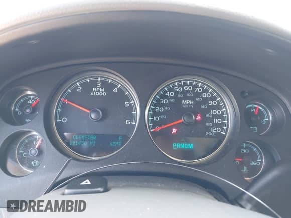 2014 Chevrolet Suburban LT z VIN 1GNSKJE70ER202460, wystawiony jako IAAI lot #42090452 z przebiegiem 181 450 mil mil oraz . Historia ofert i sprzedaży dostępna na DreamBid. Obrazek 7.