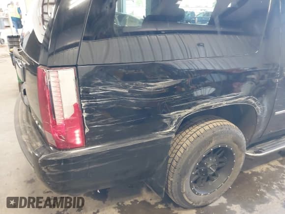 ✅ 2008 Cadillac Escalade ESV • VIN: 1GYFK66818R161446 • Lot: 42121700. Wystawiony na IAAI z przebiegiem 176 684 mil. Bezpłatny archiwum sprzedaży aukcyjnych z USA i szczegółowy raport historii pojazdu na DreamBid. Zdjęcie 6.