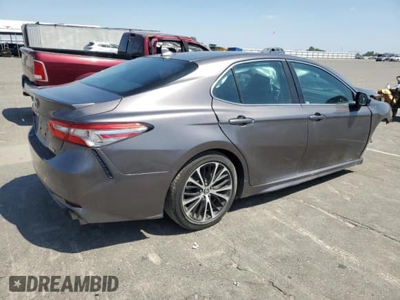 ✅ 2019 Toyota Camry LE • VIN: 4T1B11HK4KU197568 • Лот: 55860915. Опубликован ранее на Copart с пробегом 72 711 миль. Бесплатный доступ к архиву аукционных продаж из США и подробный отчёт об истории автомобиля на DreamBid. Изображение 3.