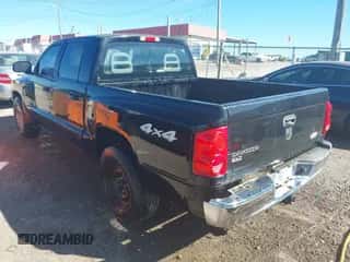 2005 Dodge Dakota SLT с VIN 1D7HW48N95S309895, выставлен на аукционе IAAI как лот 43492807 с пробегом 190 085 миль миль и . История ставок и продаж доступна на DreamBid. Изображение 3.