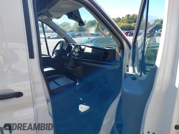 ✅ 2023 Ford Transit Cargo • VIN: 1FTBW3X84PKA34509 • Lot: 43399293. Listed on IAAI with 186,728 mi. Free auction sales archive from the USA and detailed vehicle history report at DreamBid. Image 5.