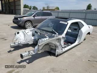 2016 Dodge Challenger SRT 392 z VIN 2C3CDZDJ9GH118339, wystawiony jako Copart lot #68505895 z przebiegiem Nie podano mil oraz Szkoda całkowita • Salvage title. Historia ofert i sprzedaży dostępna na DreamBid. Obrazek 1.