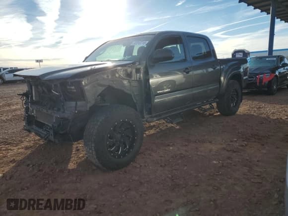 ✅ 2014 Toyota Tacoma • VIN: 3TMLU4EN2EM163301 • Lot: 92313715. Listed on Copart with 102,927 mi. Free auction sales archive from the USA and detailed vehicle history report at DreamBid. Image 1.
