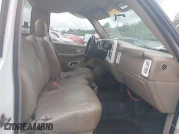 ✅ 2002 Chevrolet Silverado 2500HD • VIN: 1GCHC24U92E140704 • Lot: 43611134. Wystawiony na IAAI z przebiegiem Nie podano. Bezpłatny archiwum sprzedaży aukcyjnych z USA i szczegółowy raport historii pojazdu na DreamBid. Zdjęcie 5.