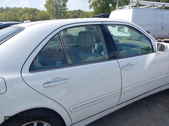 ✅ 2001 Mercedes-Benz E 320 • VIN: WDBJF65JX1B180132 • Лот: 43212301. Опубликован ранее на IAAI с пробегом 171 180 миль. Бесплатный доступ к архиву аукционных продаж из США и подробный отчёт об истории автомобиля на DreamBid. Изображение 13.